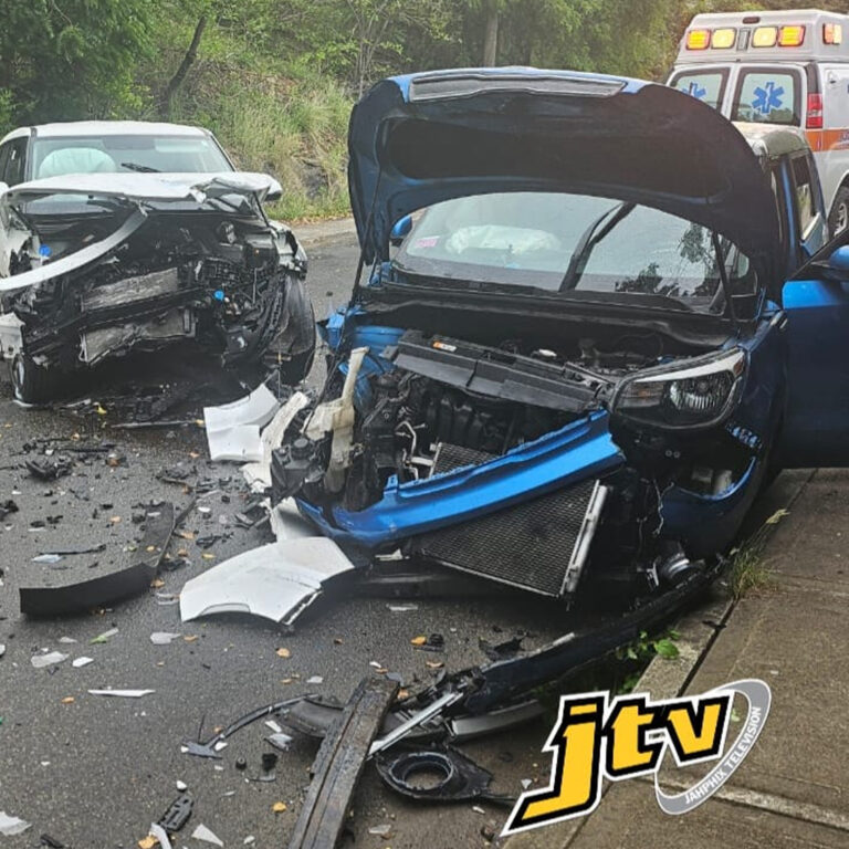 Double Vehicle Smash-Up Causes Traffic Disruption in Sea Cow’s Bay