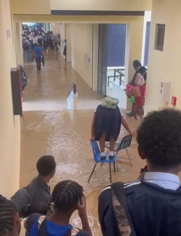 Torrential Rains Force Closure of  Public Schools